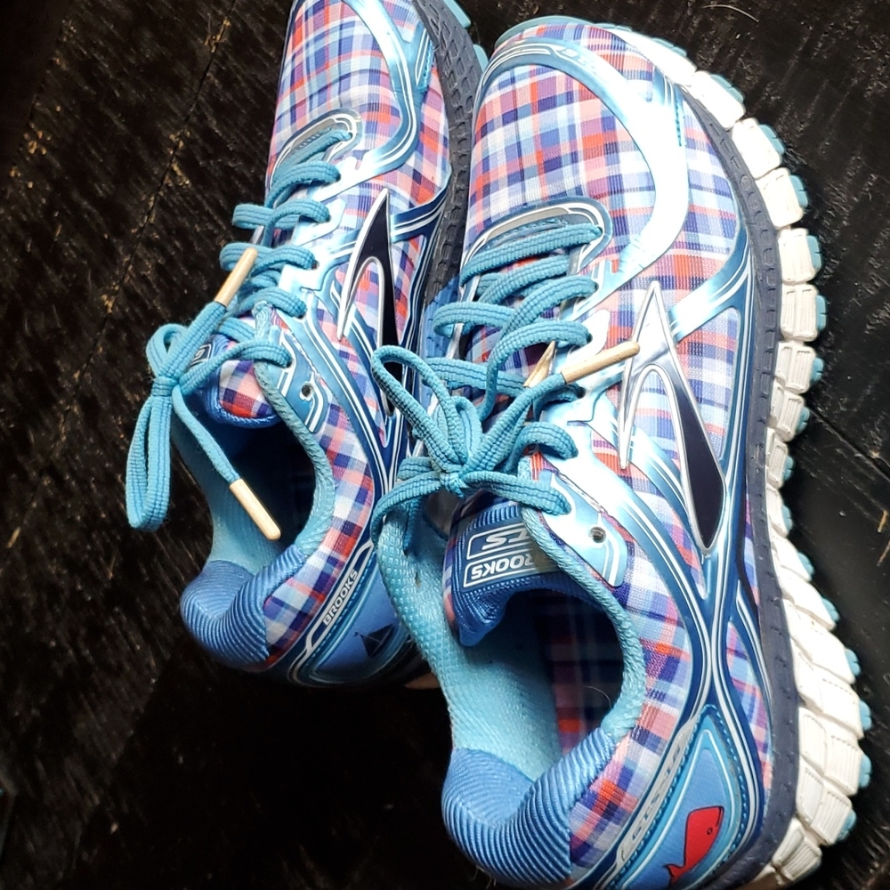Brooks running shoe GTS-16 Boston 2016 special edition.